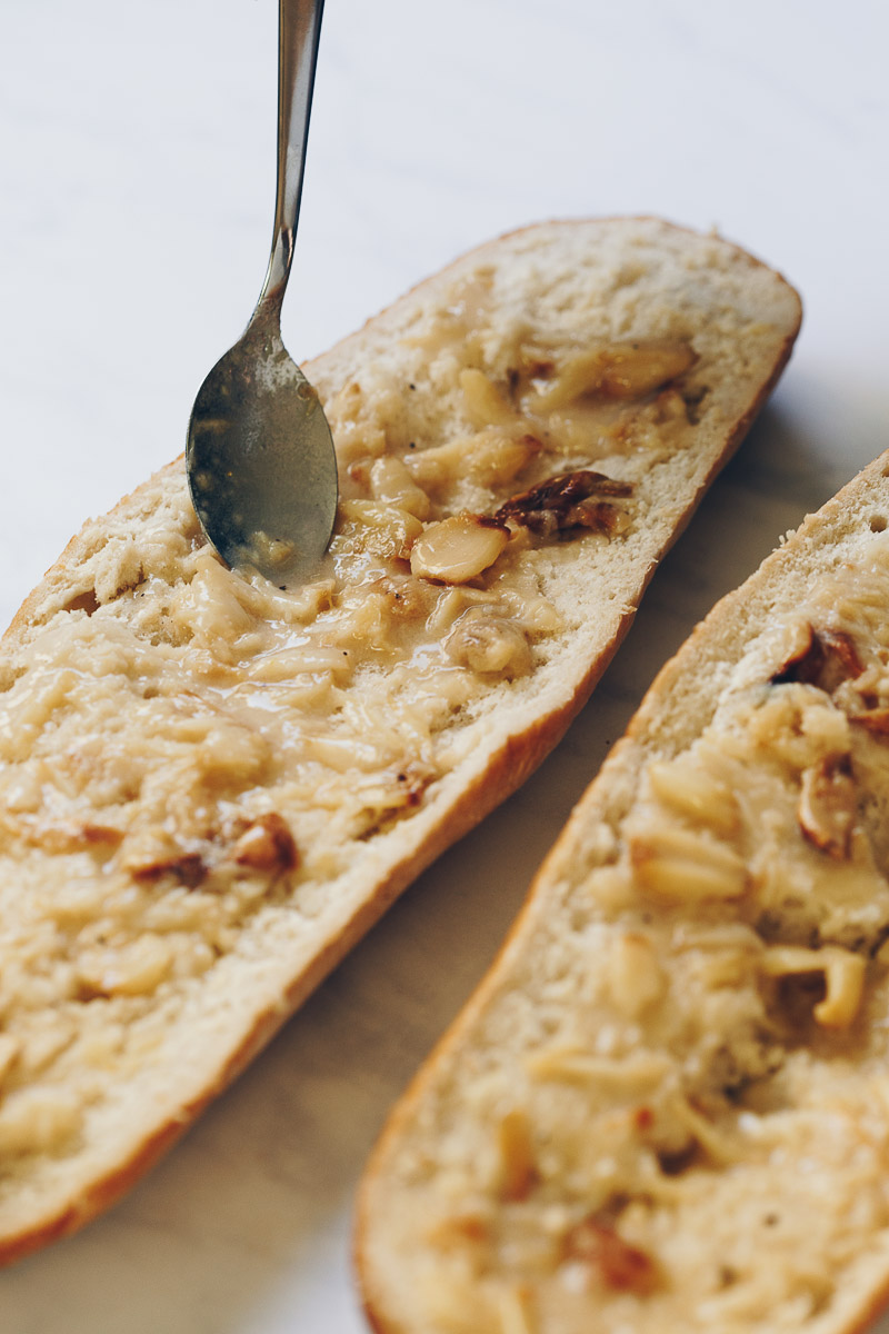 Vegan Roasted Garlic Bread by Pasta-based.